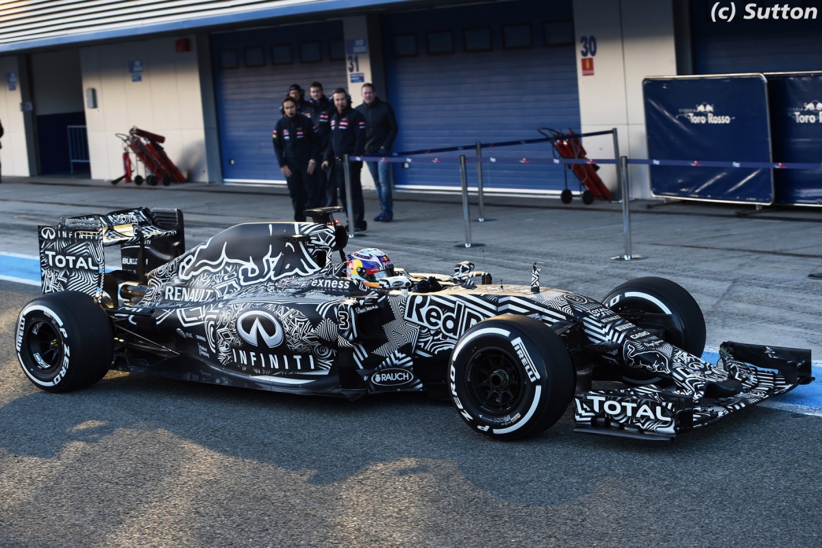 Red_Bull_RB11_2015_7cee5-1200-800